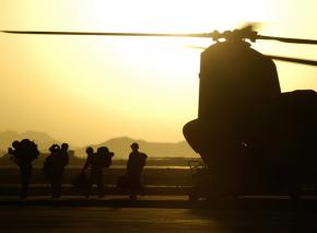 Soldiers getting off a Chinook helicopter in Kandahar